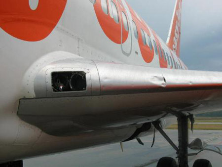 Boeing 737 con impactos de granizo