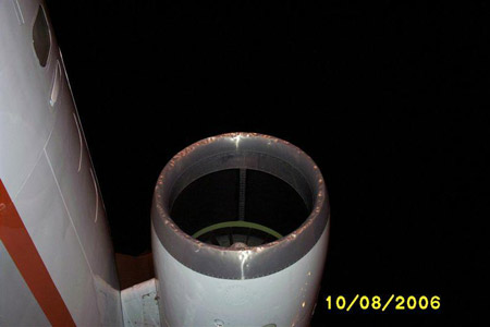 Boeing 727 con impactos de granizo