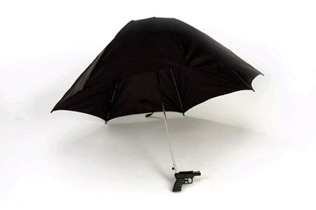 Paraguas con pistola de agua incorporada