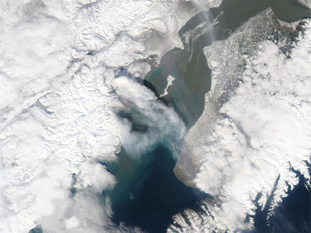 Imagen satelital - Erupción del volcán Redoubt - 7 de abril de 2009