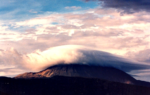 Nube sombrero sobre el volcán Teide – Nuestroclima
