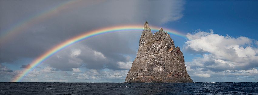 La Pirámide de Ball en mitad del mar y el fascinante tesoro que hay entre sus rocas