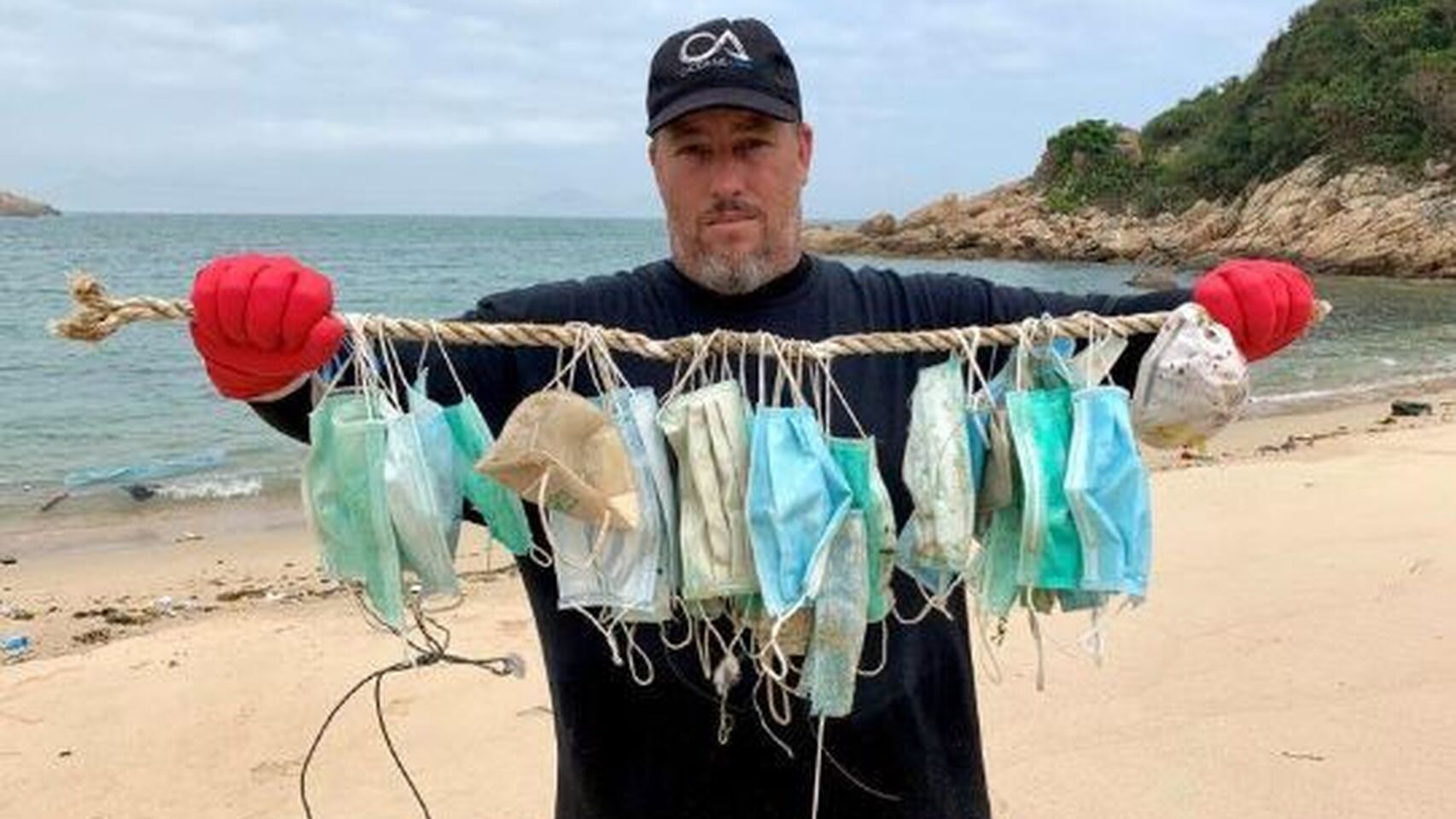 EMERGENCIA: Los materiales de protección contra el coronavirus se convierten en desechos sanitarios que debido a la mala gestión en países como China están colmando los mares de plástico.
