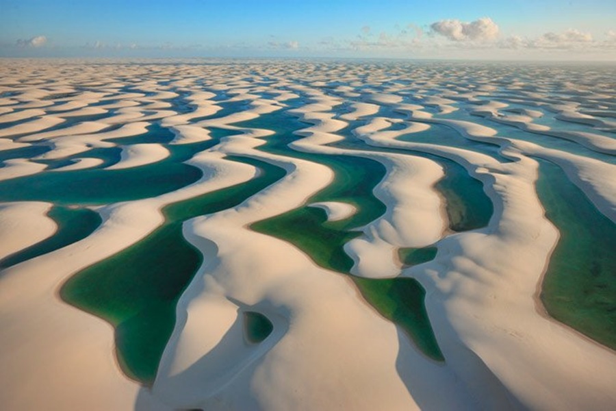 Las fascinantes dunas brasileñas que se convierten en lagunas cristalinas una vez al año