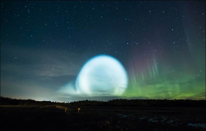 Las raras «auroras» azules y circulares. Esta es la explicación que da la ciencia